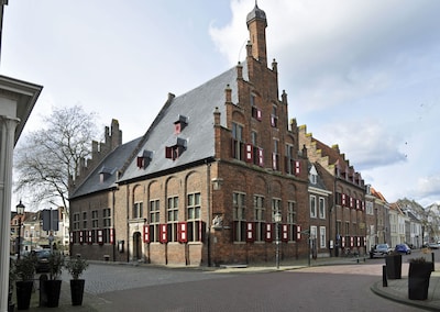 Architectuurwandeling in Doesburg belicht werk van Nico de Wolf