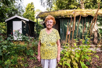 Ria (86) moet schuur van overleden man na 34 jaar afbreken van gemeente: ‘Zit emotionele waarde aan’