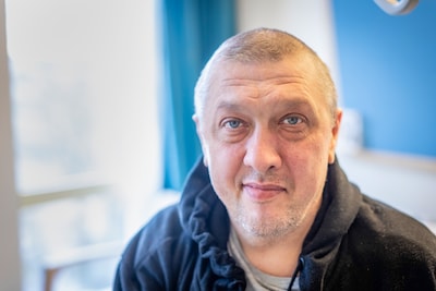 Oleksandr (52) wilde even brood halen, nu ligt hij duizenden kilometers verderop in een Nederlands ziekenhuis