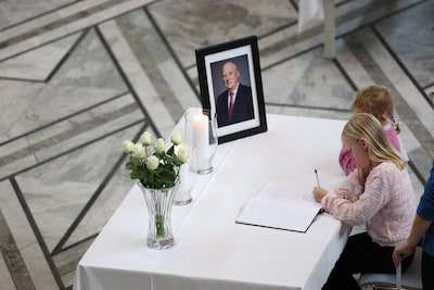 Burgemeester Oslo blaast haar huwelijk af omdat ze om Harald rouwt: ‘Hij had geen kroon nodig om koning te zijn’