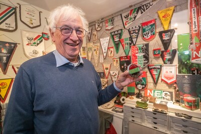 Hans Vossenberg (76) heeft een NEC-museum: ‘Ik ben wel een beetje het archief van NEC’