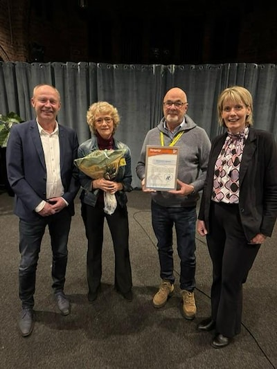 VVD Lingewaard reikt Zorgprijs 2026 uit aan Alzheimercafé Huissen