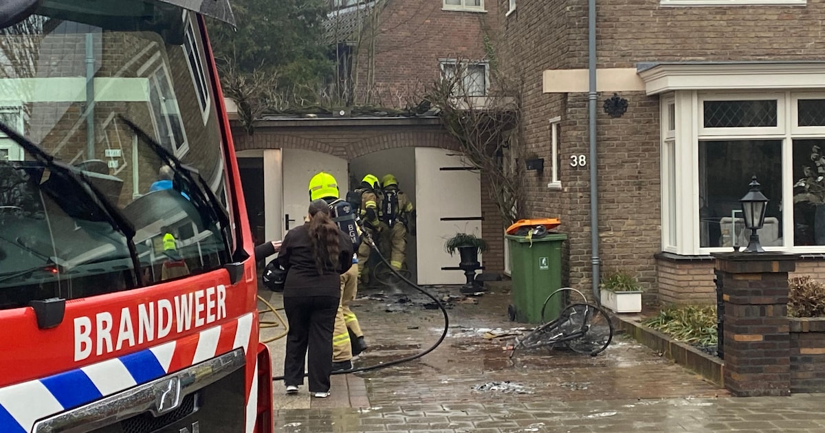 Brand in garage naast woning in de Prins Bernhardlaan in Ede