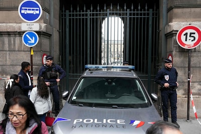 Directeur Louvre moet zich in Senaat verantwoorden voor juwelenroof uit museum