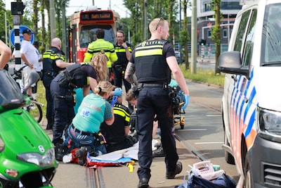 ‘Hij werd ongewenst passagier’: verkeerscontrole eindigt in nachtmerrie voor agent