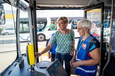 OV-proefreis vanuit Nijmegen biedt hulp bij reizen met openbaar vervoer