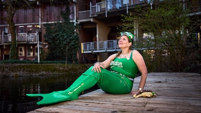 Boekingen stromen binnen bij zeemeermin Petra (58): 'Mensen lachen soms om wat ik doe'