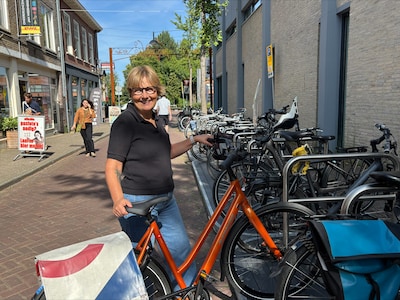 Tijdelijke fietsvlonders in Wageningen in afwachting van nieuw fietsparkeerterrein