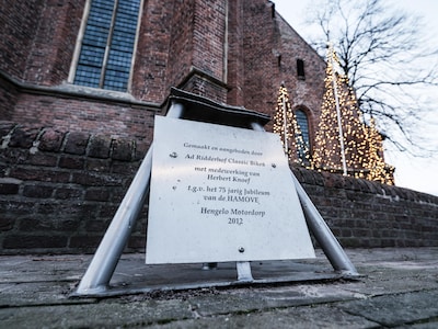 Tinus én zijn BSA met geweld van sokkel gewrikt voor kerk in Hengelo: ‘Ik had al zo’n voorgevoel’