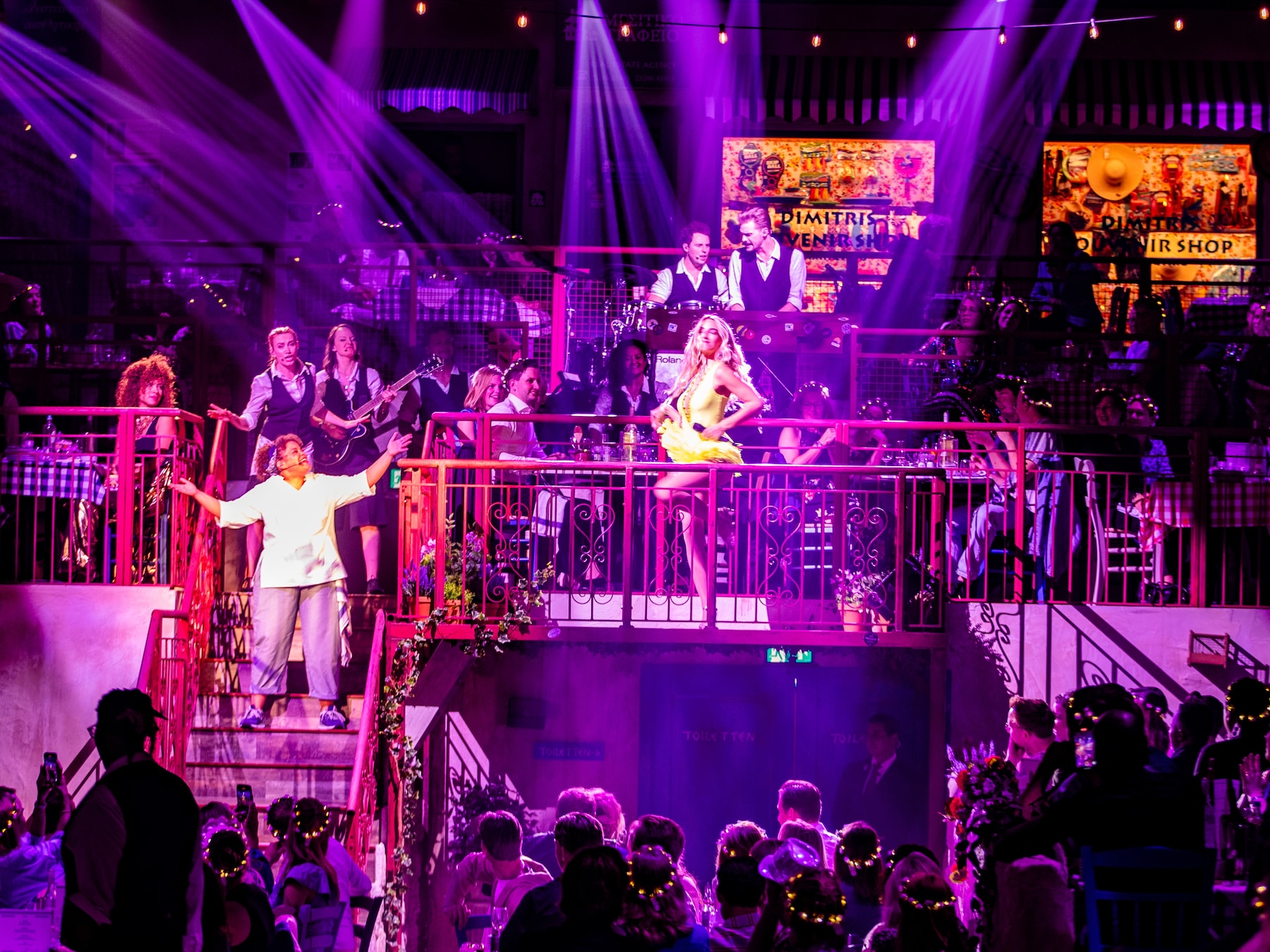 Producent dinnershow Mamma Mia! The Party onder vuur: tonnen schuld na abrupt einde