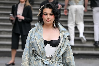 Messy-zangeres Lola Young dankbaar voor dieptepunt door cocaïneverslaving