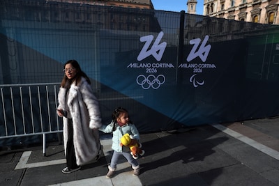 NOS voelt bezuinigingen nu al: sober avondprogramma bij Winterspelen vanuit ‘kelder’ in Hilversum