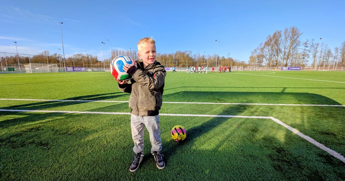Max is vaste mascotte en assistent-coach en nieuwe bus voor Swobrik