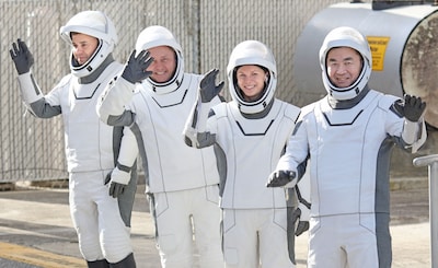 Geëvacueerde crew ruimtestation ISS terug op aarde: geland in de Grote Oceaan