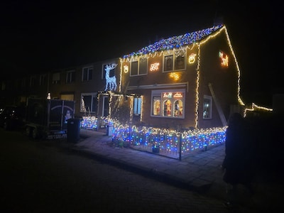 Kersthuis kost Dennis klauwen met geld, toch gaat hij door: ‘Die blije gezichtjes, daar doe je het v