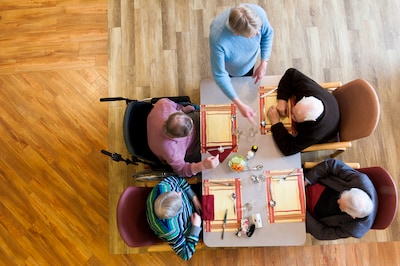 Lunchbuffet en bijeenkomst over veilig internetgebruik voor senioren in Wijk bij Duurstede