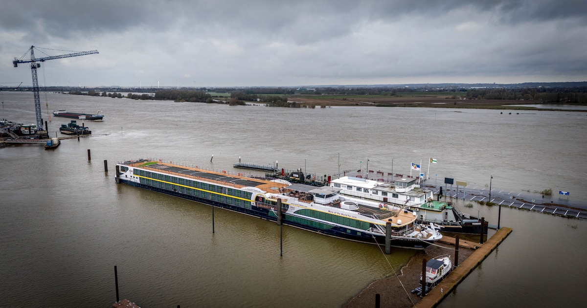 Opvang Oekraïense vluchtelingen op cruiseschip Druten na scheepswissel ...