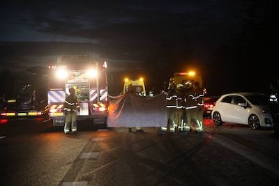 LIVE sneeuw | Dodelijk ongeluk A1 bij Beekbergen: auto botst op andere auto die na pech door berger wordt geborgen