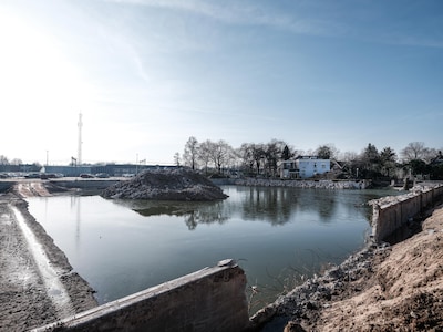 Parkeergarage is veranderd in ruïne vol water, maar wanneer gebeurt er iets mee?