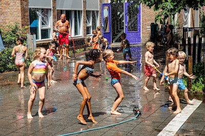 Scholen maken zich op voor een bloedhete week: ‘Extra water, ijsjes en eerder vrij’