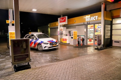 Politie pakt twee mannen op na wéér een overval op tankstation in Tiel: ‘Aten hamburger in McDonald’s’