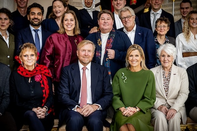 Martijn Krabbé en Nicolaas Veul lunchen met de koning en koningin: ‘De wijn werd flink bijgeschonken’