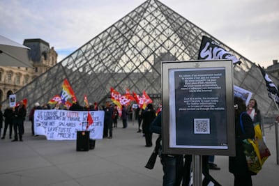 Louvre sluit opnieuw de deuren na mislukte onderhandelingen: werknemers staken voor tweede keer