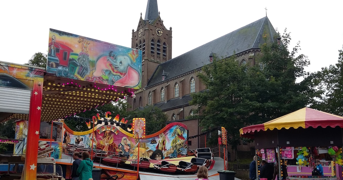 Laatste Maasbommelse kermis bij kerk