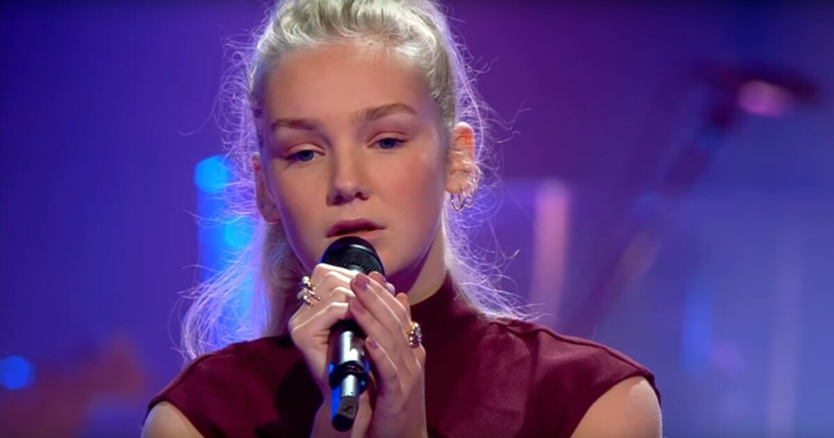 Voice-talent Romy vlak voor eerste liveshow onder het mes | Show ...