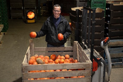 Chris heeft een voorraad pompoenen over, zo zwaar als tien volwassen olifanten: maar dat probleem kunnen Arnhemmers nu oplossen
