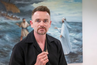 Evangelist gelooft niet in de hel en zorgt voor storm in christelijke kringen: ‘Ga met capuchon op naar buiten’