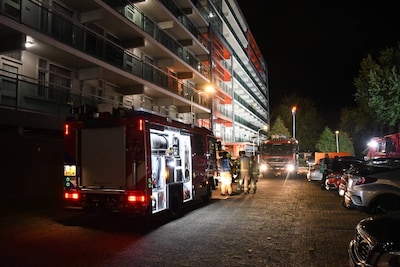 Brand in zeven verdiepingen hoge flat in Terneuzen: bewoner overleden, zeventig appartementen ontruimd