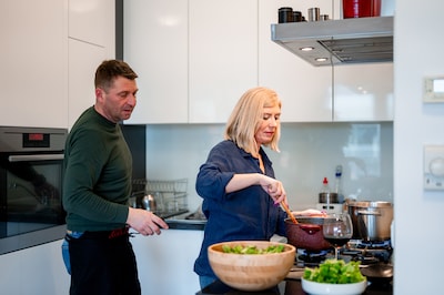 Deze afzuigkap filtert vet en nare luchtjes goed en blaast schone lucht terug