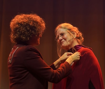 Onderscheiding in Nieuwegein voor bestuurder van Zeister jongerenhulp