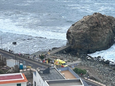 Drie doden en achttien gewonden door enorme golven op Tenerife: Nederlandse vrouw (79) komt om