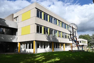 Politie vindt nepwapen op school in Gennep, lag in kluisje minderjarige: ‘Dit is geen speelgoed’