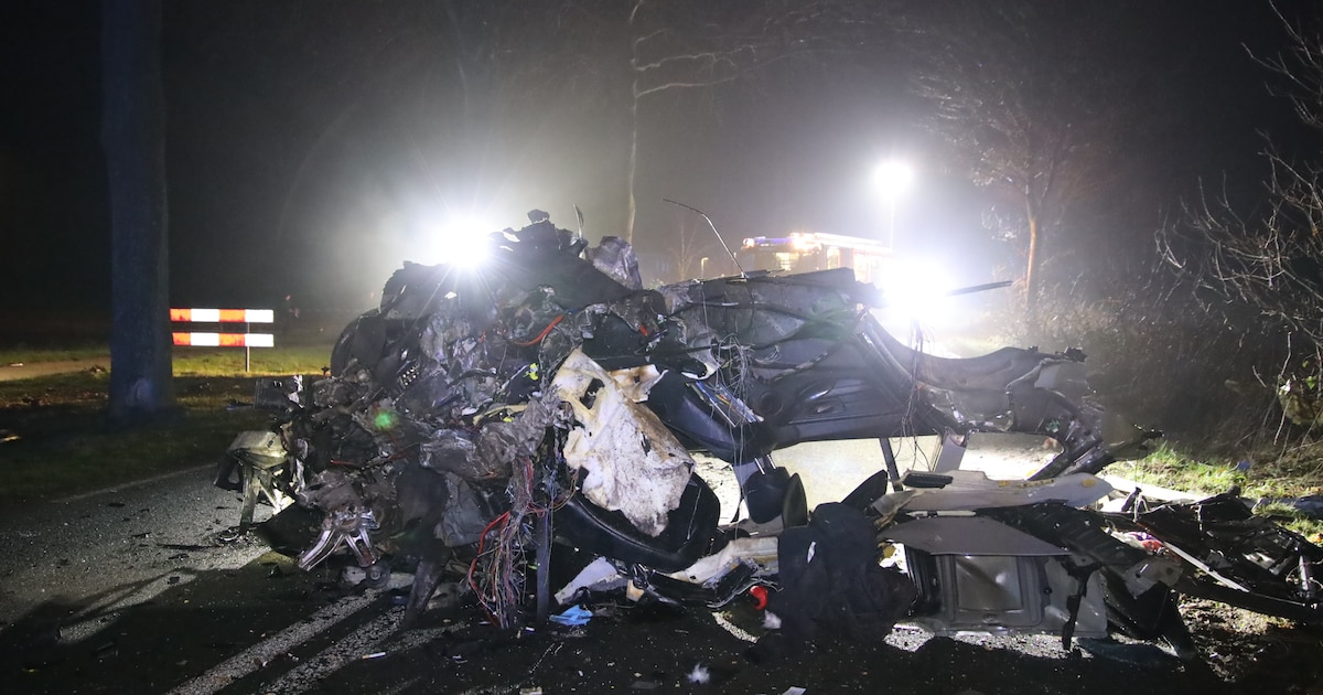 Auto breekt in tweeën na zware crash in Siebengewald, Duitse bestuurder zwaargewond