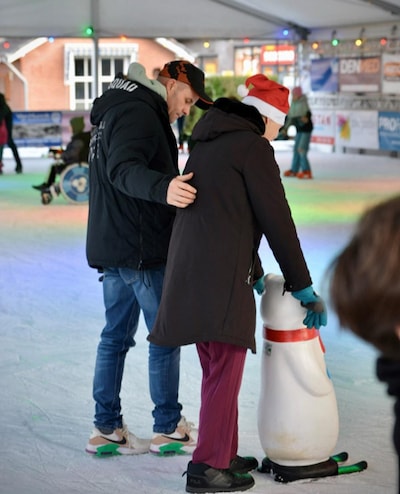 Maatjesschaatsen op Het Plein in Elst