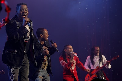 Earth, Wind & Fire-drummer ontwaakt uit coma, moet onder het mes