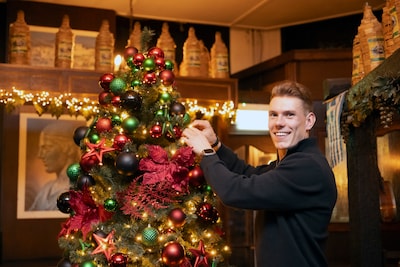 ‘Begin nooit met de ballen’ en nog zes tips die je helpen om ellende met opzetten kerstboom te voorkomen