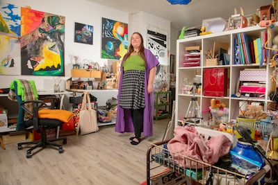 Miek (27) belandde op haar 19de op straat terwijl ze theateropleiding deed: ‘Hele inboedel zat in één tas’