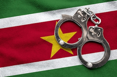 Suriname vindt 1600 kilo drugs in boot bij haven Paramaribo, negen arrestaties