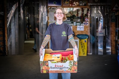 Topdrukte bij de kringloop na Koningsdag: alles beter dan de spullen terug naar zolder