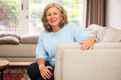 Karin (59) wilde ooit nog burgemeester worden, maar long covid maakt werken onmogelijk: ‘Dat mis ik het meest’