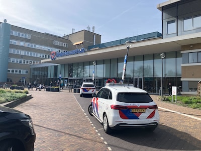 Politie opent jacht op man met wapen bij Diakonessenhuis in Utrecht, leerlingen school moeten schuil