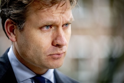 Minister Karremans maakt draai en schort ingreep bij chipmaker Nexperia op