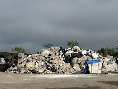 Rommel, landbouwplastic en ratten: enorme berg illegaal afval kan Achterhoekse gemeente tonnen kosten