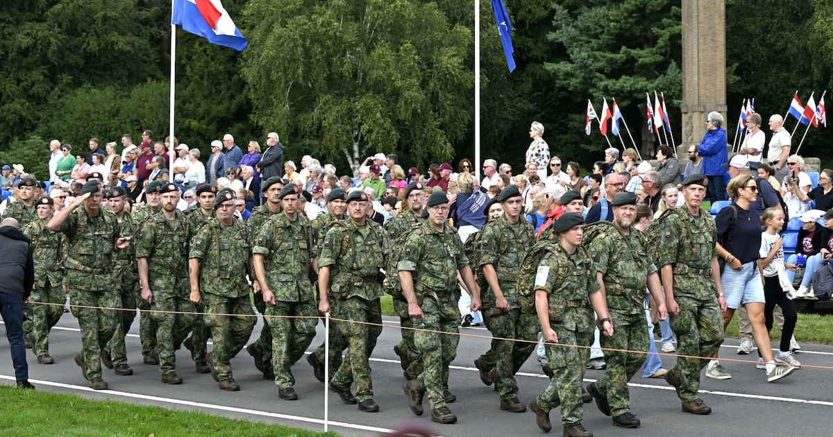 LIVE Airborne Wandeltocht 2026 | EHBO waarschuwt voor valpartijen • Eerste lopers over de finish • V