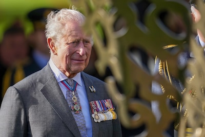Koning Charles zwijgt over broer, Andrew zet in op twee huizen in ruil voor vertrek uit Royal Lodge