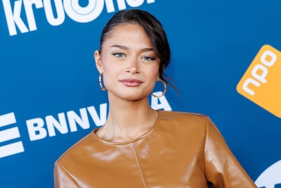 Stefania proost op verjaardag en Jim solliciteert naar ober